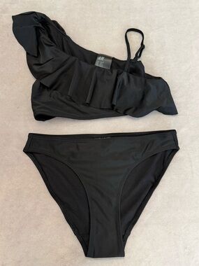 H&M Girls One Shoulder Bikini Set Black Ruffle Size 12/14 NWT Swimsuit Beach